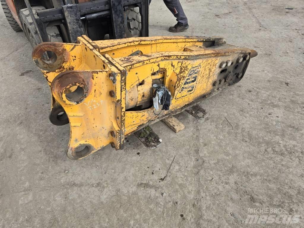 JCB 2T Bourací kladiva / Sbíječky