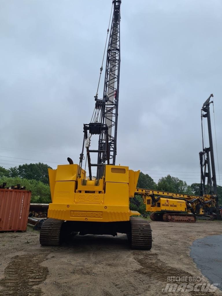 Liebherr HS 842 HD Pásové jeřáby