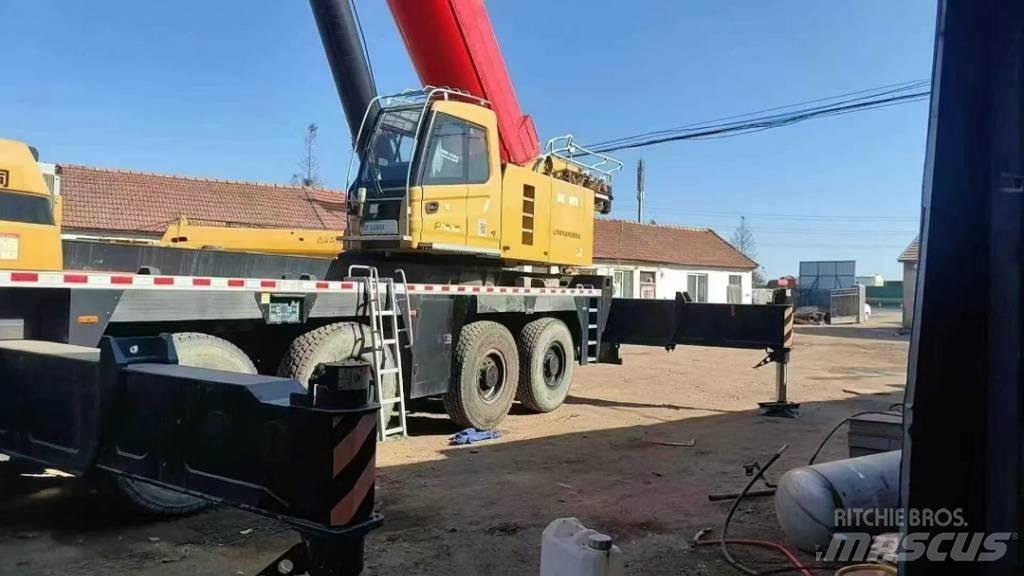 Sany SAC1600T8 Univerzální terénní jeřáby