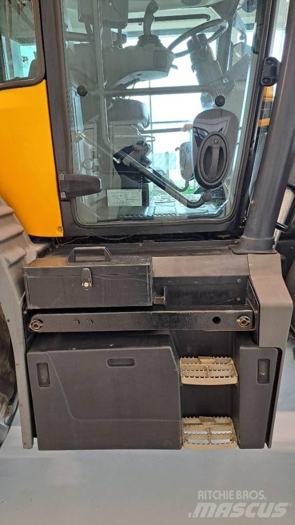 JCB Fastrac 4220 Traktory