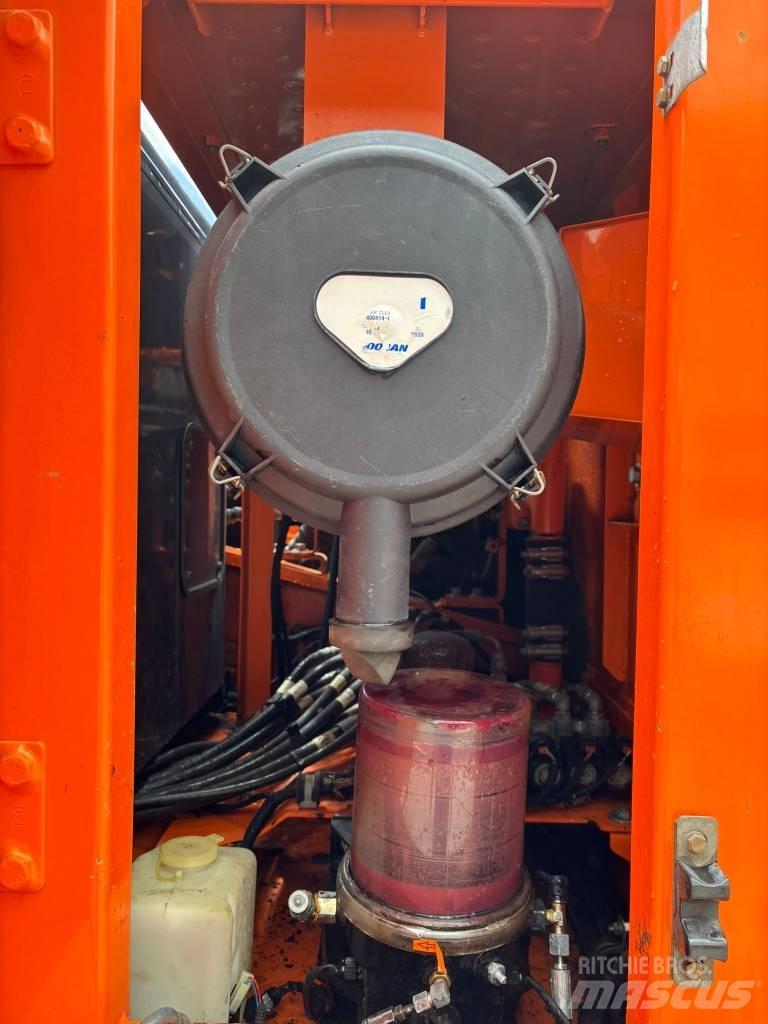 Doosan DX 225 LC-3 Pásová rýpadla