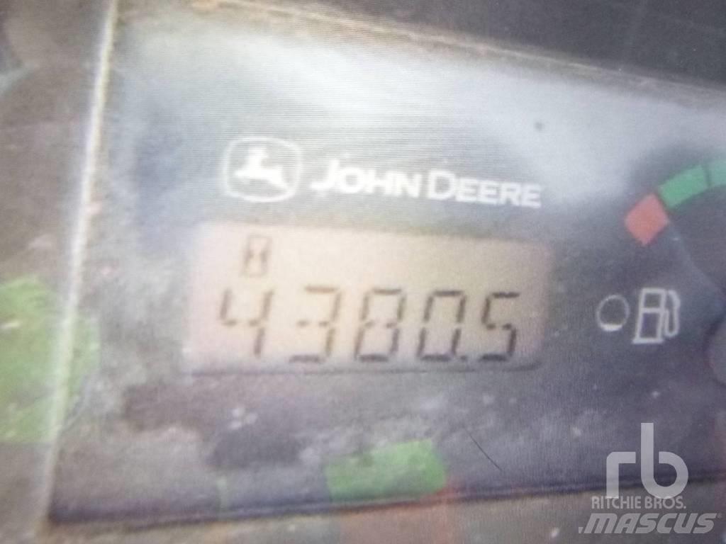 John Deere 325 Smykem řízené nakladače