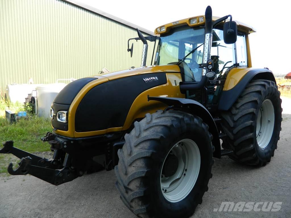 Valtra T 140 Traktory