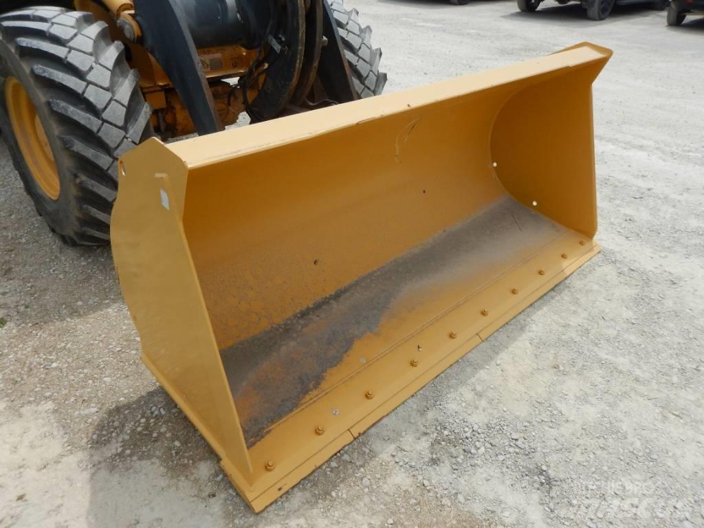 John Deere 244K Kolové nakladače