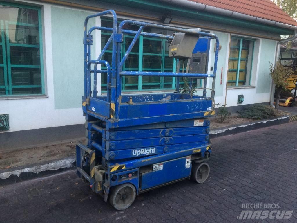 UpRight MX19    V-2783 Vertikální sloupové výtahy