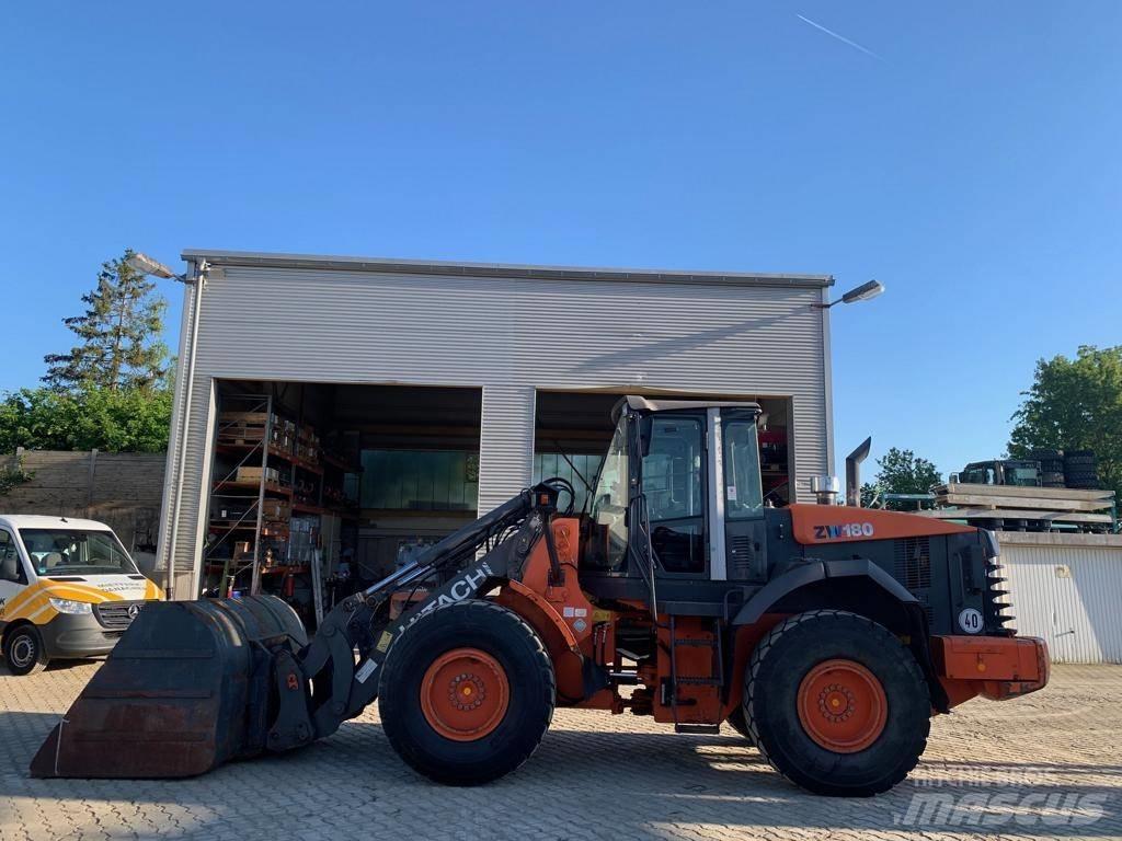 Hitachi ZW 180 Kolové nakladače