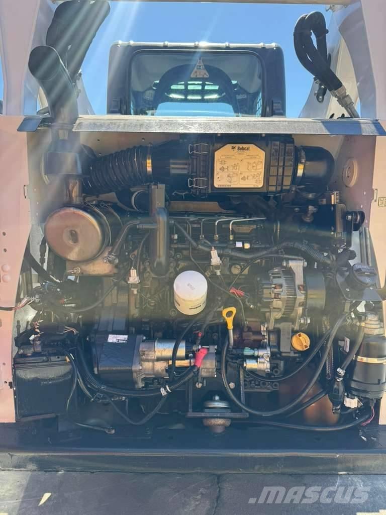 Bobcat T 590 Smykem řízené nakladače