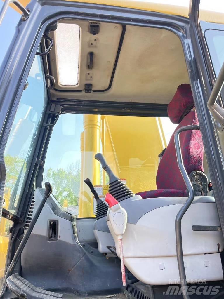 Komatsu PC 220-7 Pásová rýpadla