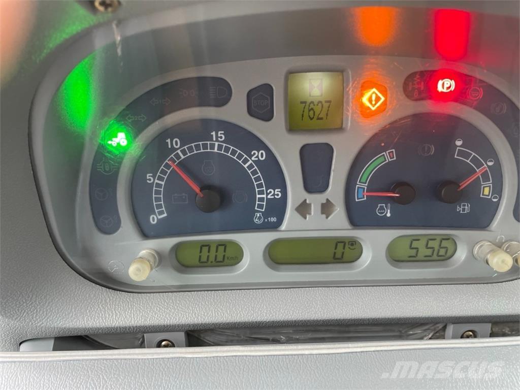 New Holland T7050 Traktory