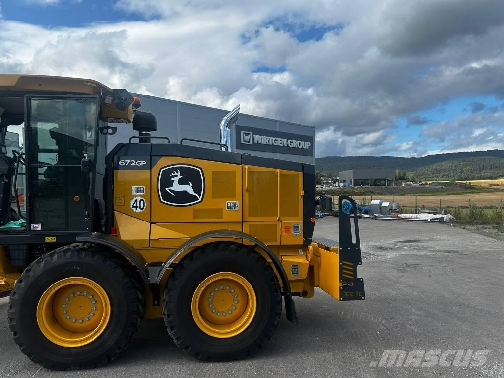 John Deere 672 GP Grejdry