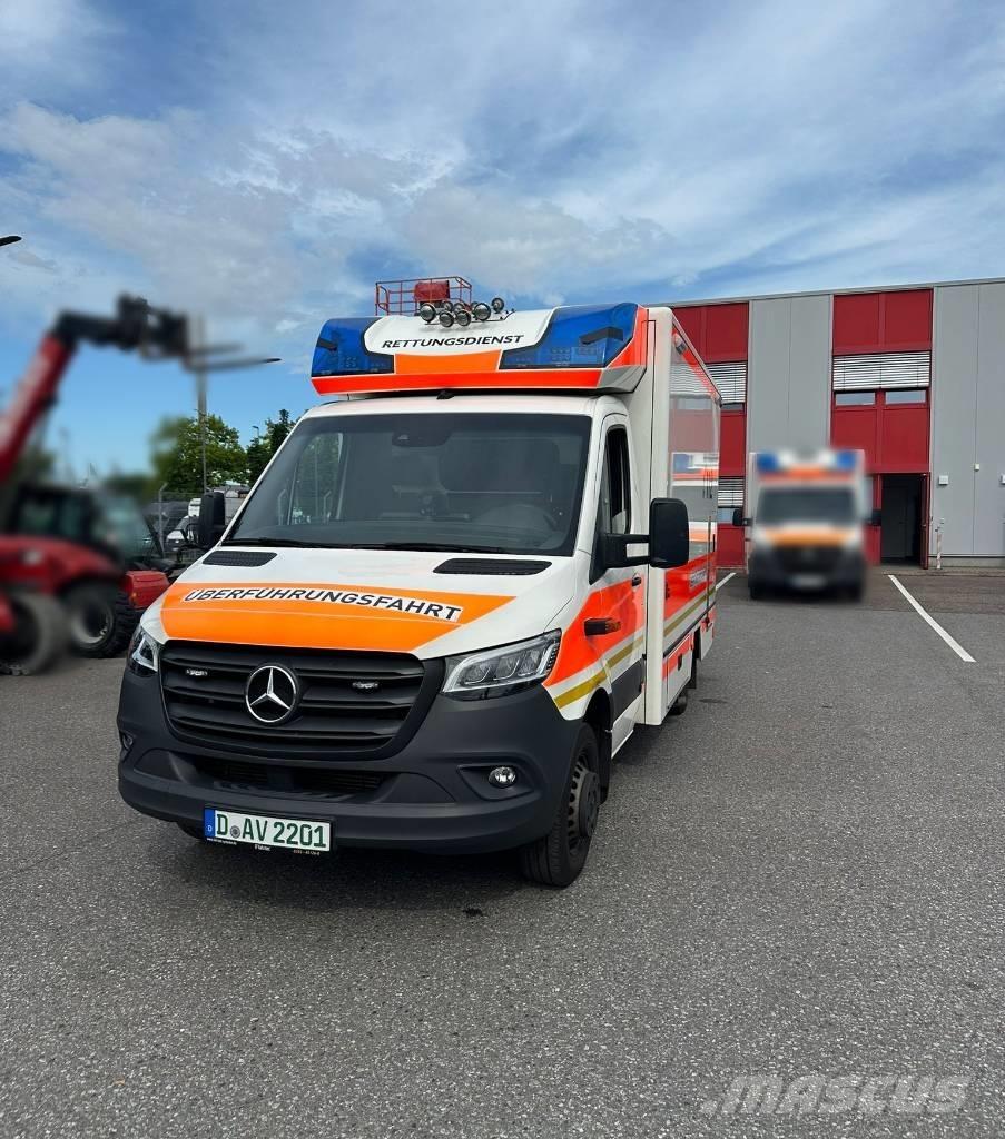 Mercedes-Benz 100 D Ambulance