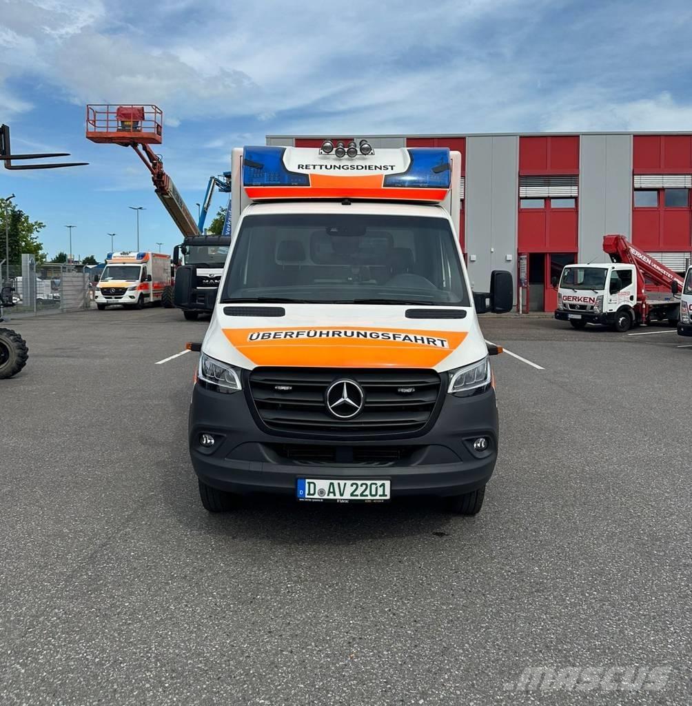 Mercedes-Benz 100 D Ambulance