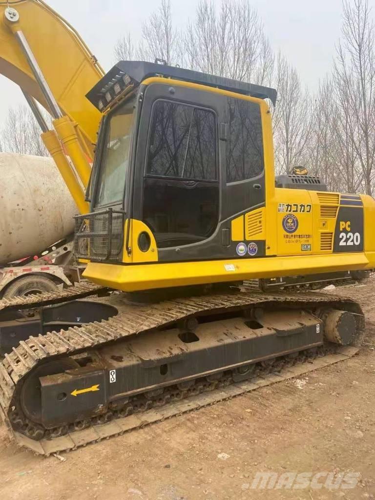 Komatsu PC 220-8 Pásová rýpadla