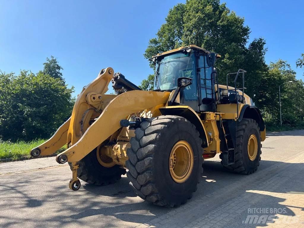 CAT 966M Kolové nakladače