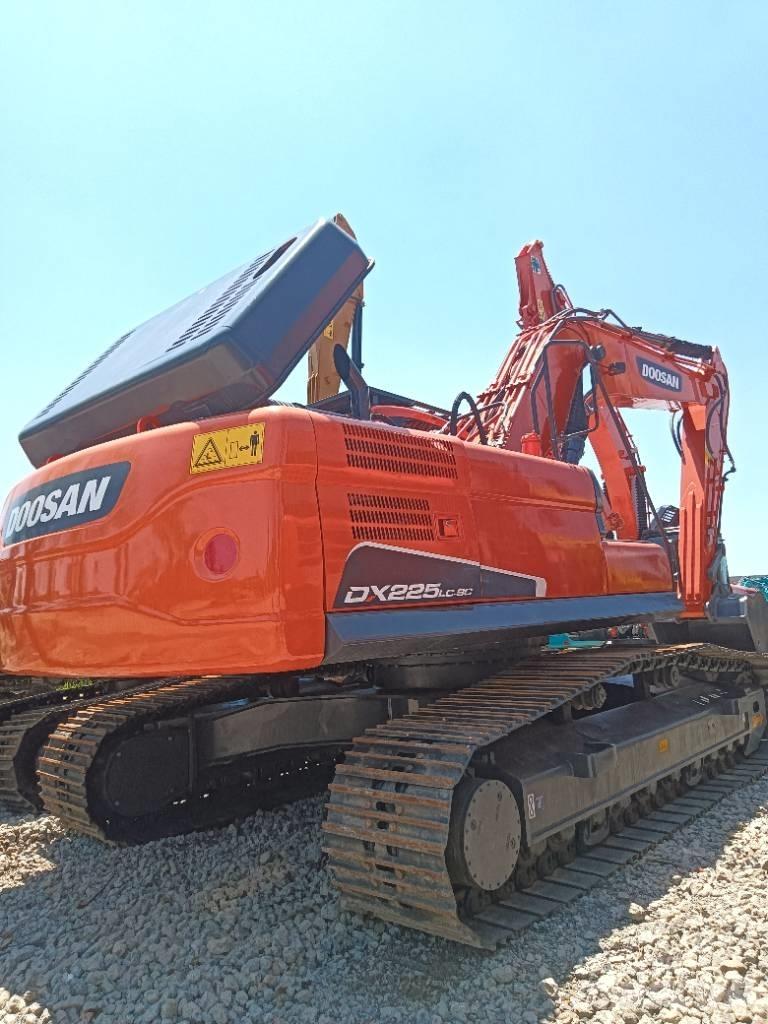 Doosan DX 225 Pásová rýpadla