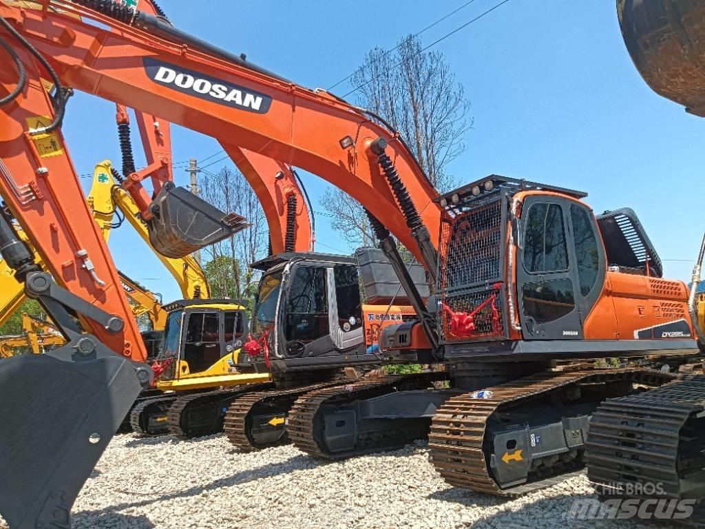 Doosan DX 225 Pásová rýpadla