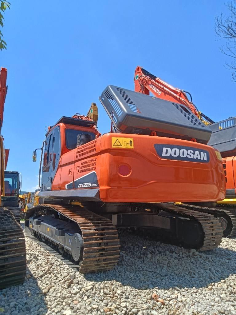 Doosan DX 225 Pásová rýpadla