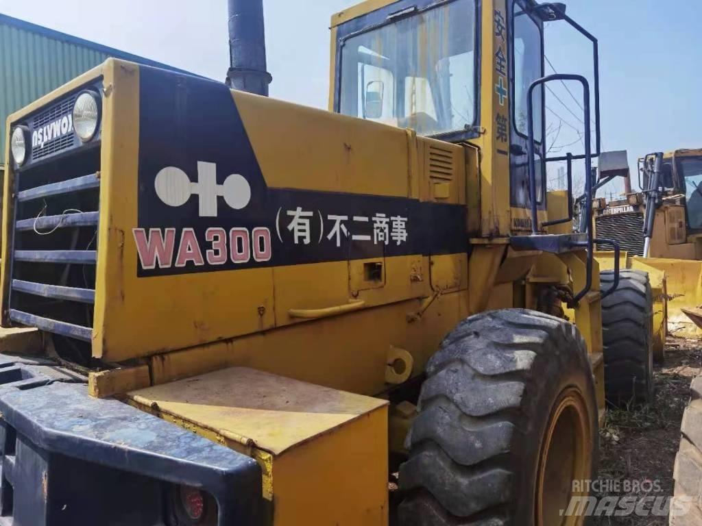 Komatsu WA 300 Kolové nakladače