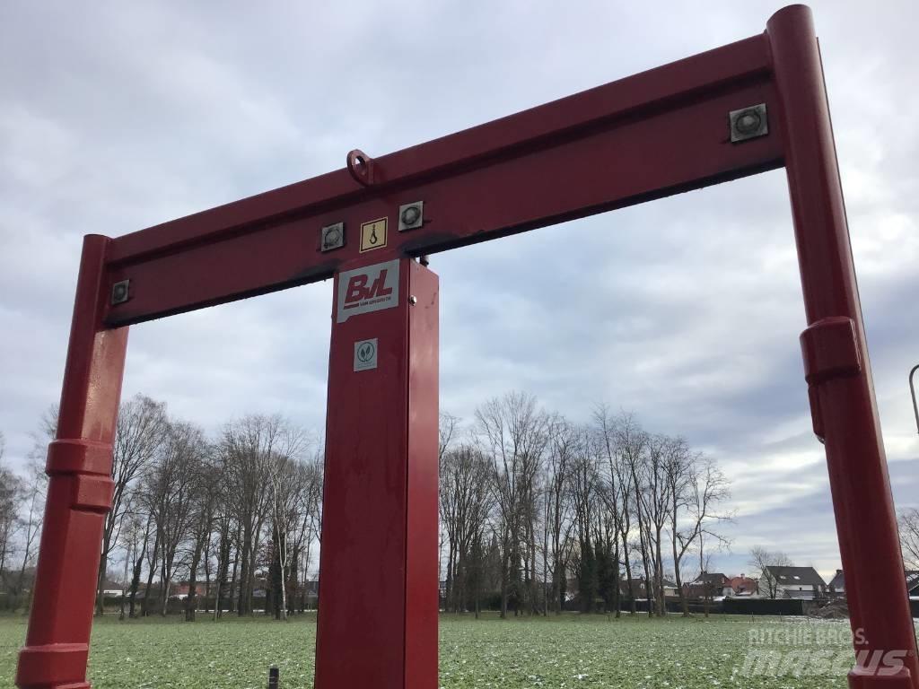 BvL Megastar 195 Krmítka, krmné žlaby