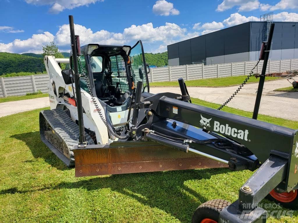Bobcat T 870 Smykem řízené nakladače