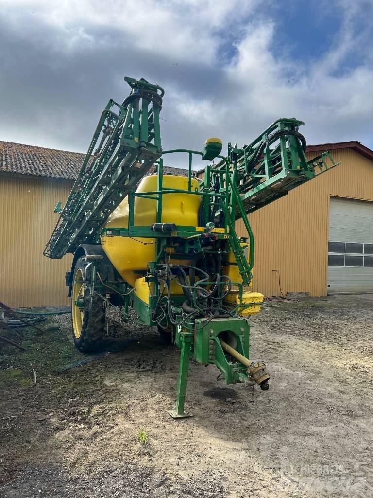 John Deere 840 Tažené postřikovače