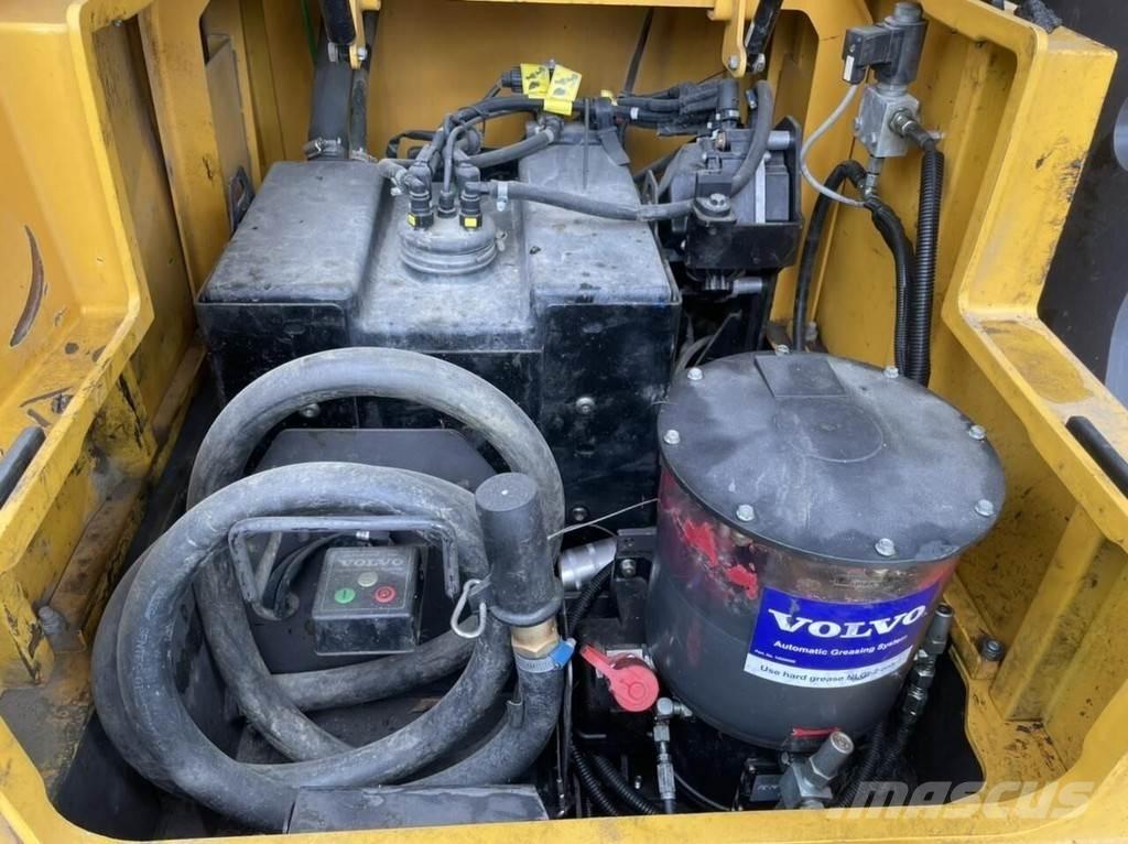Volvo EC300 E Pásová rýpadla