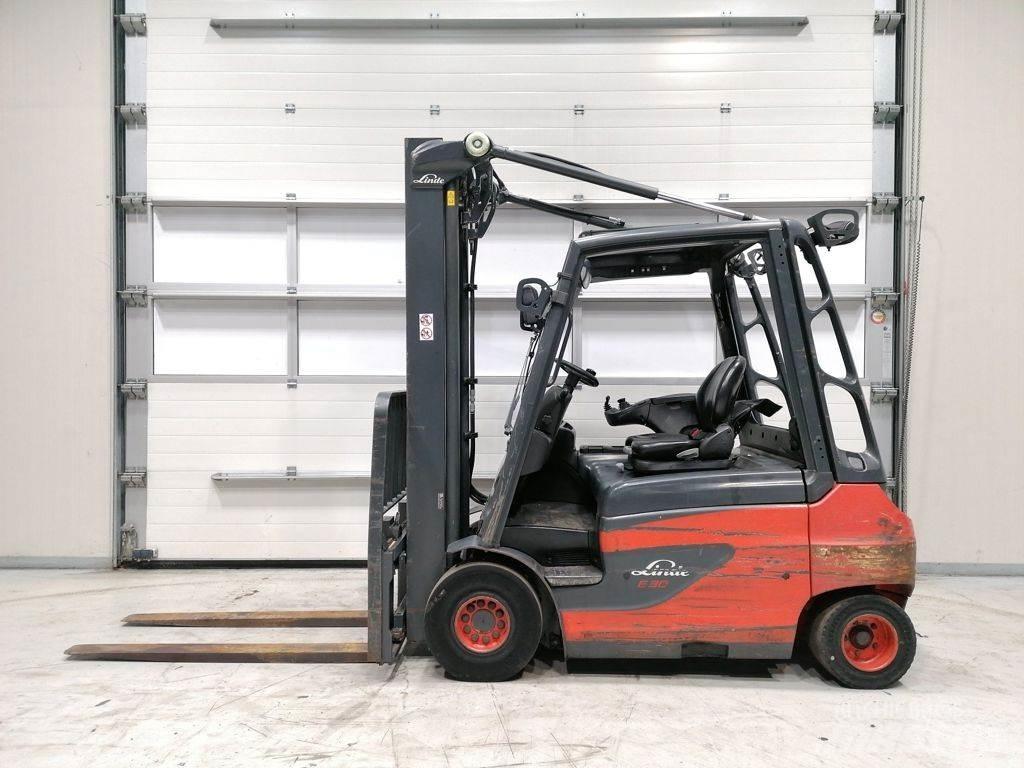 Linde E30-01 Akumulátorové vozíky