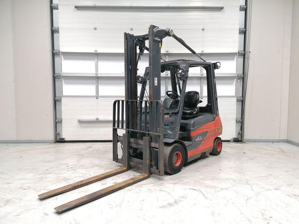 Linde E30-01 Akumulátorové vozíky