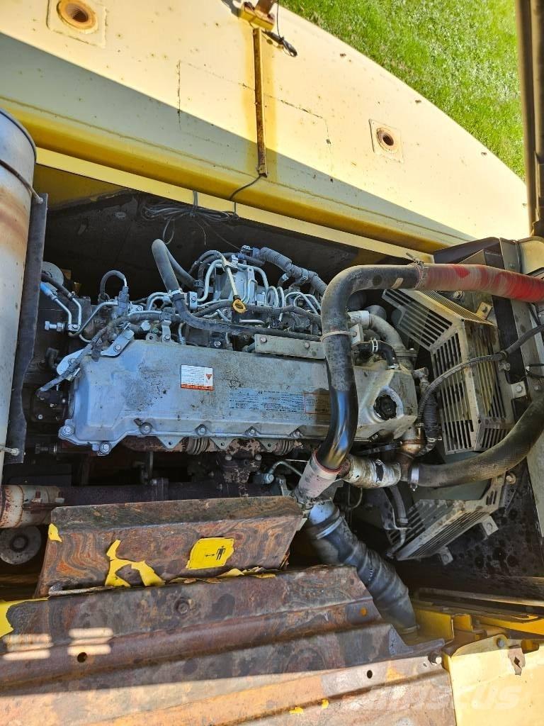 New Holland E 385 B Pásová rýpadla