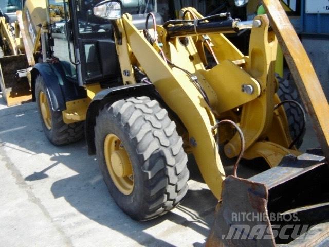 CAT 906 M Kolové nakladače