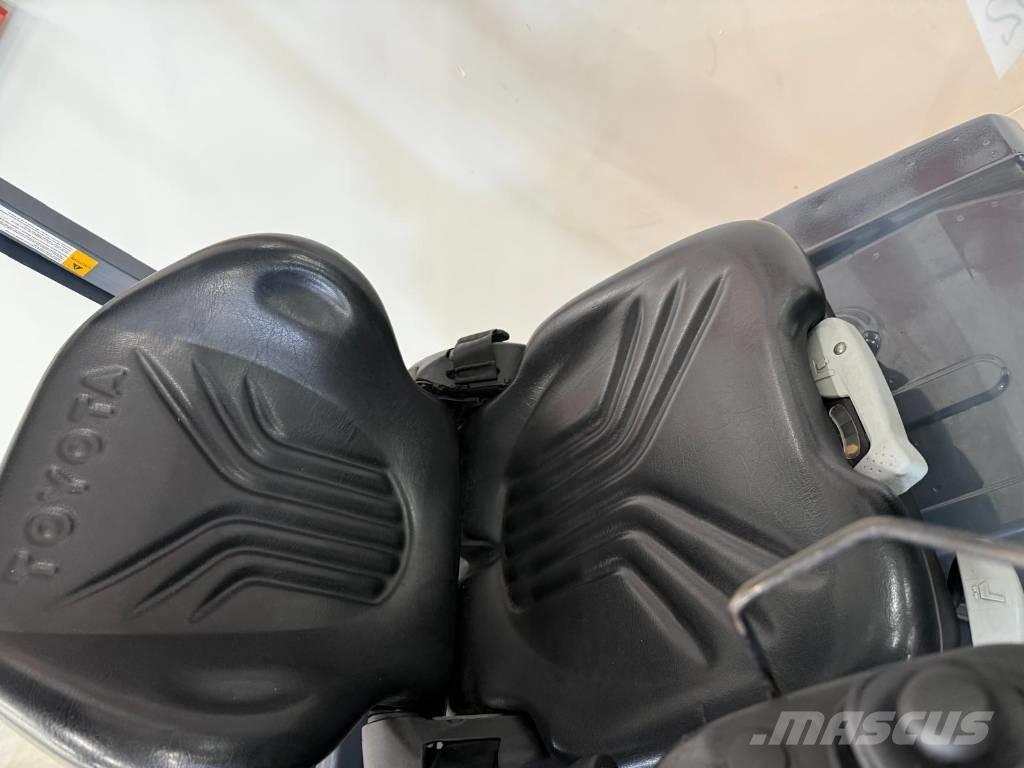 Toyota 11032 - 8FBM16T Akumulátorové vozíky