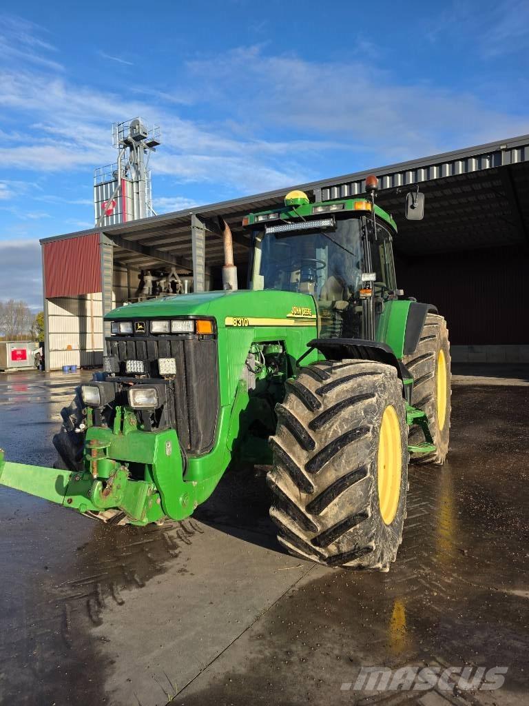 John Deere 8310 Traktory