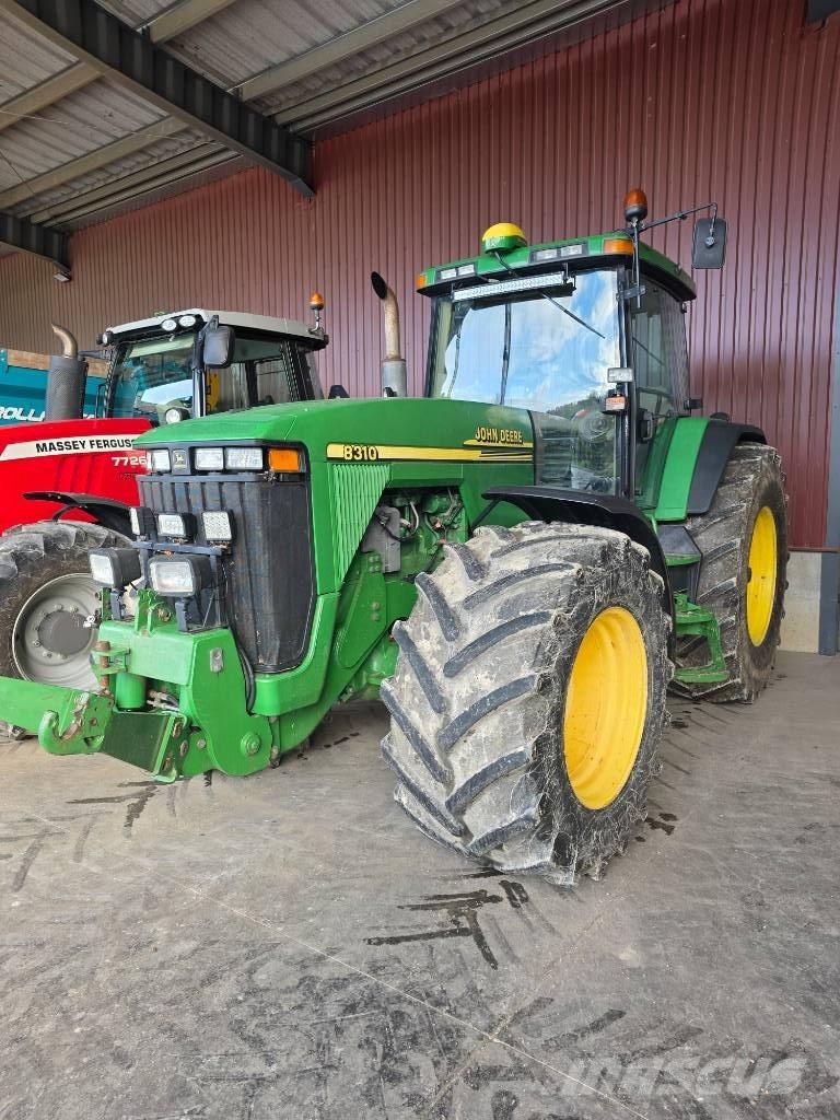 John Deere 8310 Traktory