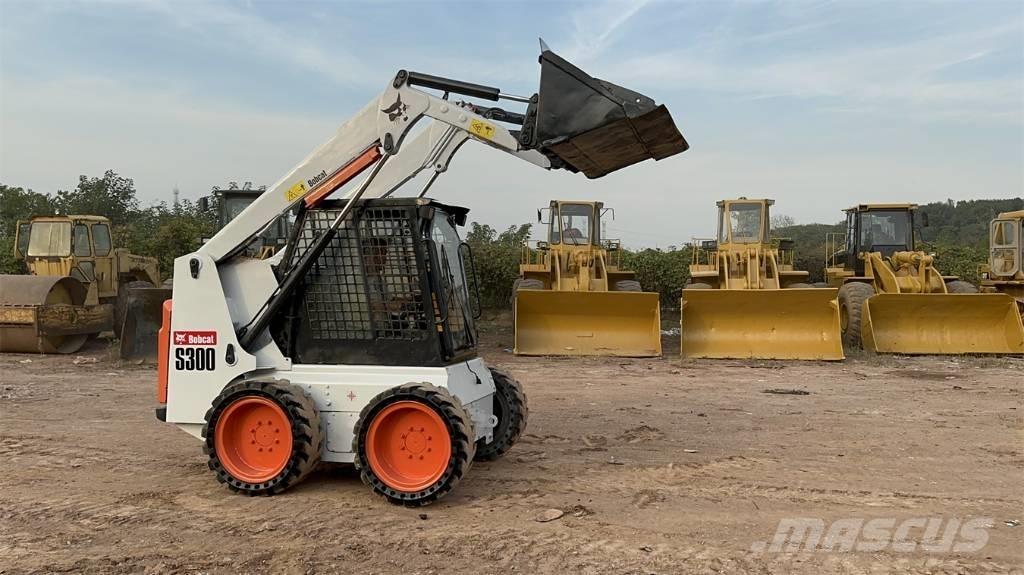 Bobcat S 300 Smykem řízené nakladače