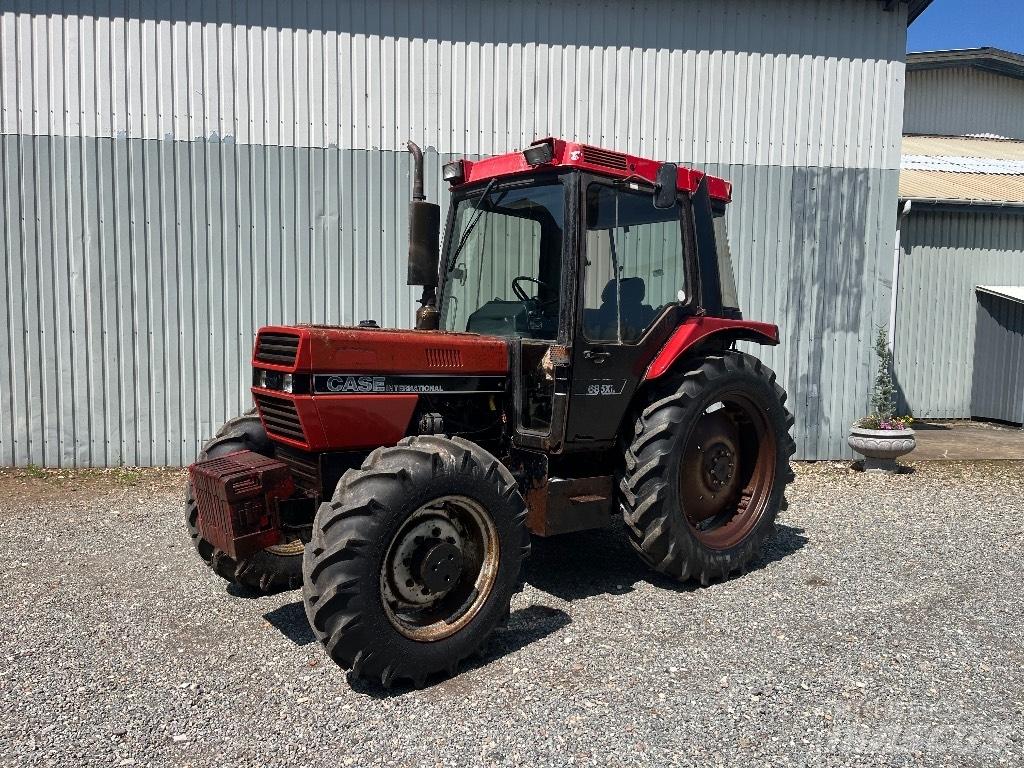 Case IH 685 XL Traktory