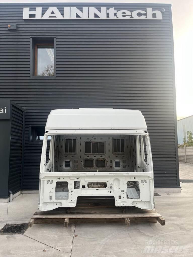 Iveco EUROSTAR Kabiny a interiér