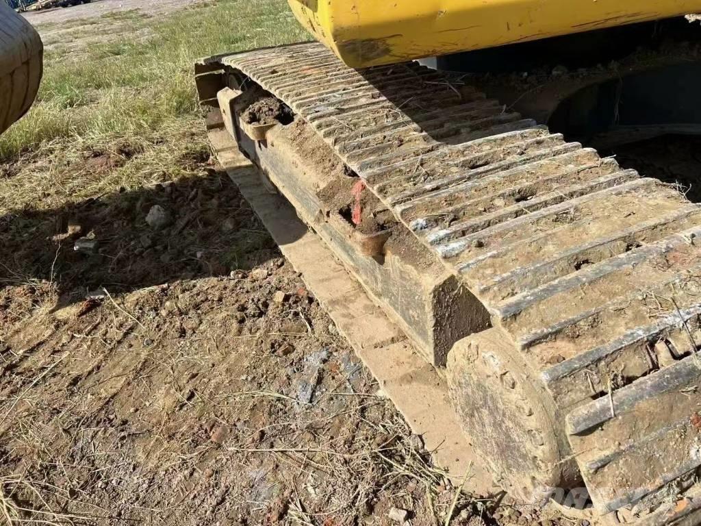 Komatsu PC 200 Pásová rýpadla