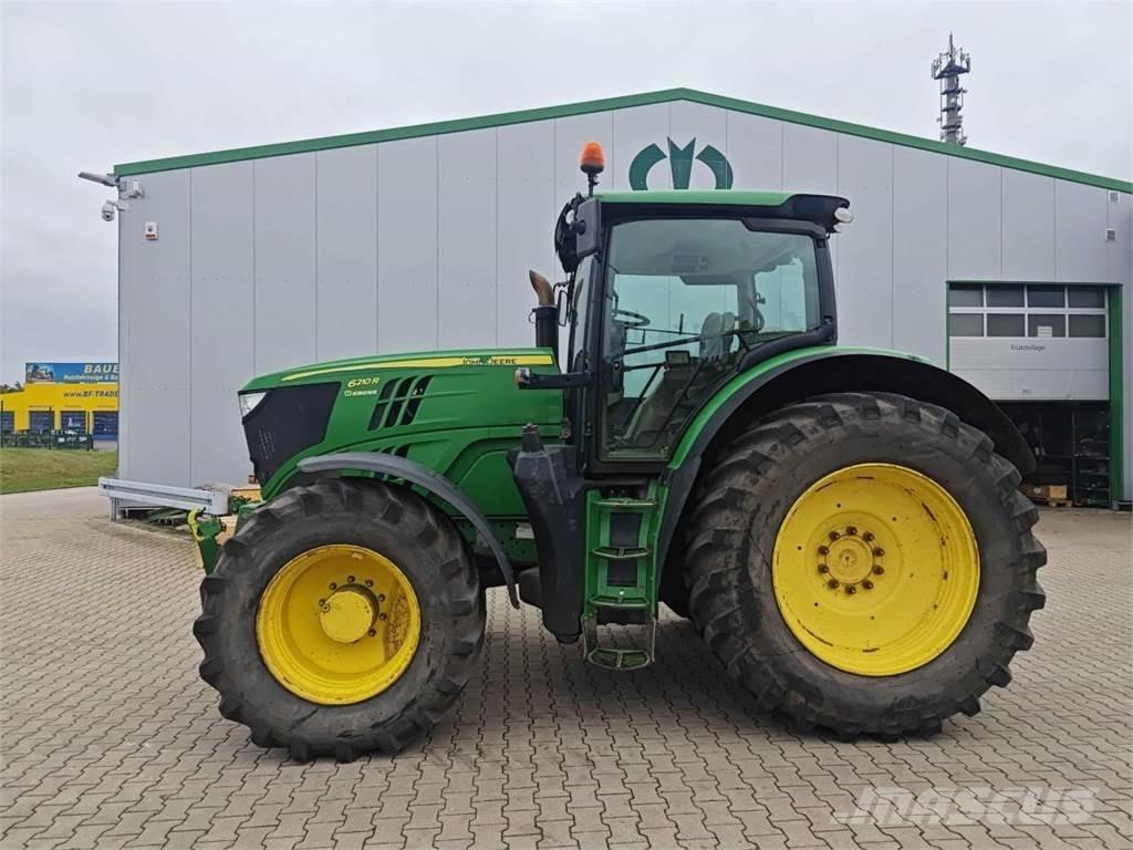 John Deere 6210R Traktory