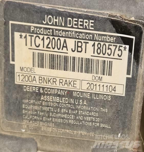 John Deere 1200 A Hrabačky bunkrů