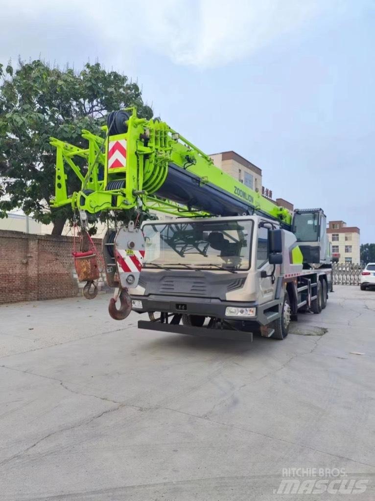 Zoomlion QY25H Univerzální terénní jeřáby