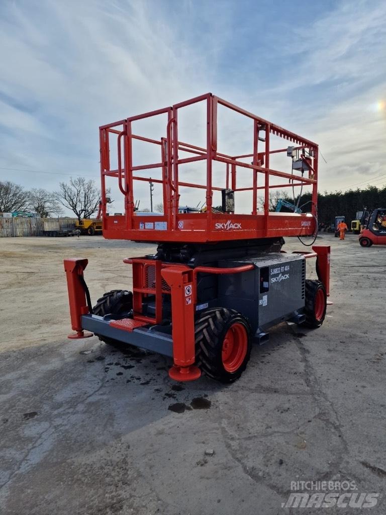 SkyJack SJ 6832 RT Nůžková zvedací plošina