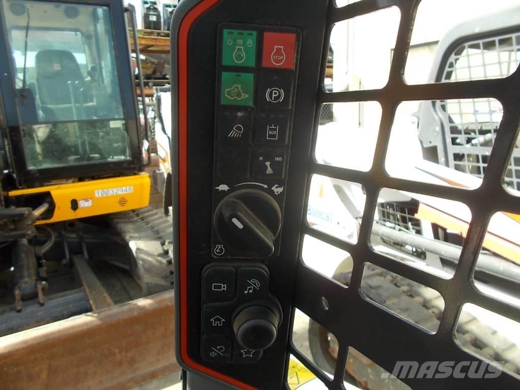 Bobcat T62 Smykem řízené nakladače