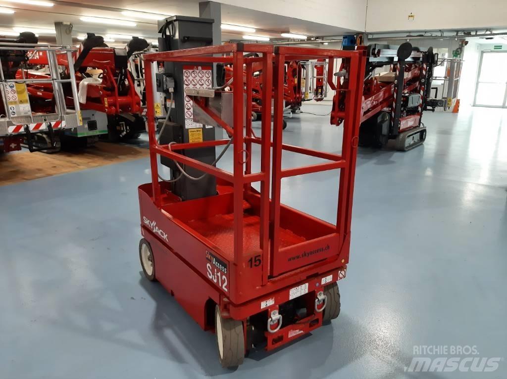 SkyJack SJ 12 Vertikální sloupové výtahy