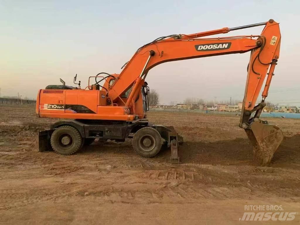 Doosan DH 210 W-7 Kolová rýpadla