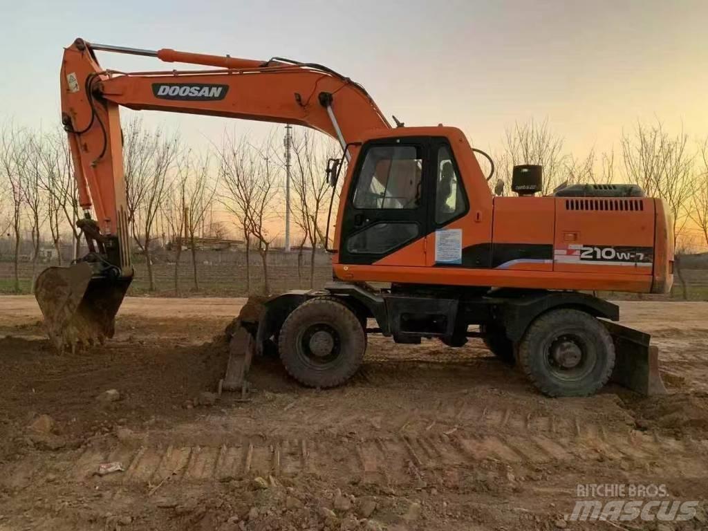 Doosan DH 210 W-7 Kolová rýpadla