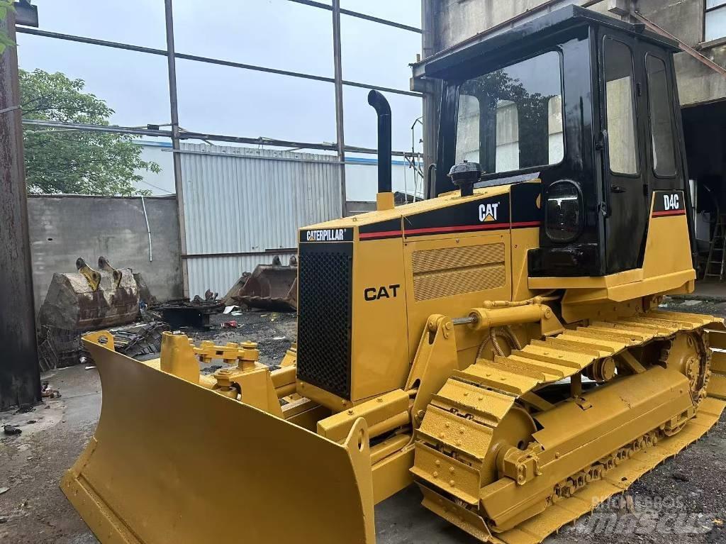 CAT D 4 C Pásové dozery