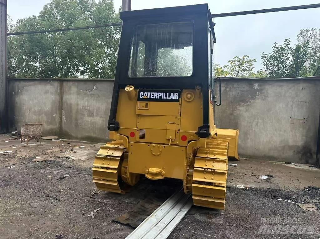 CAT D 4 C Pásové dozery