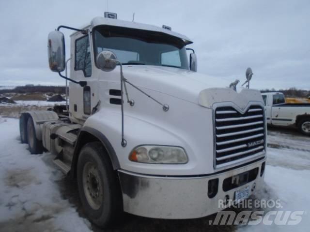 Mack CXU 613 Tahače