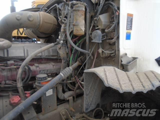 Mack CXU 613 Tahače