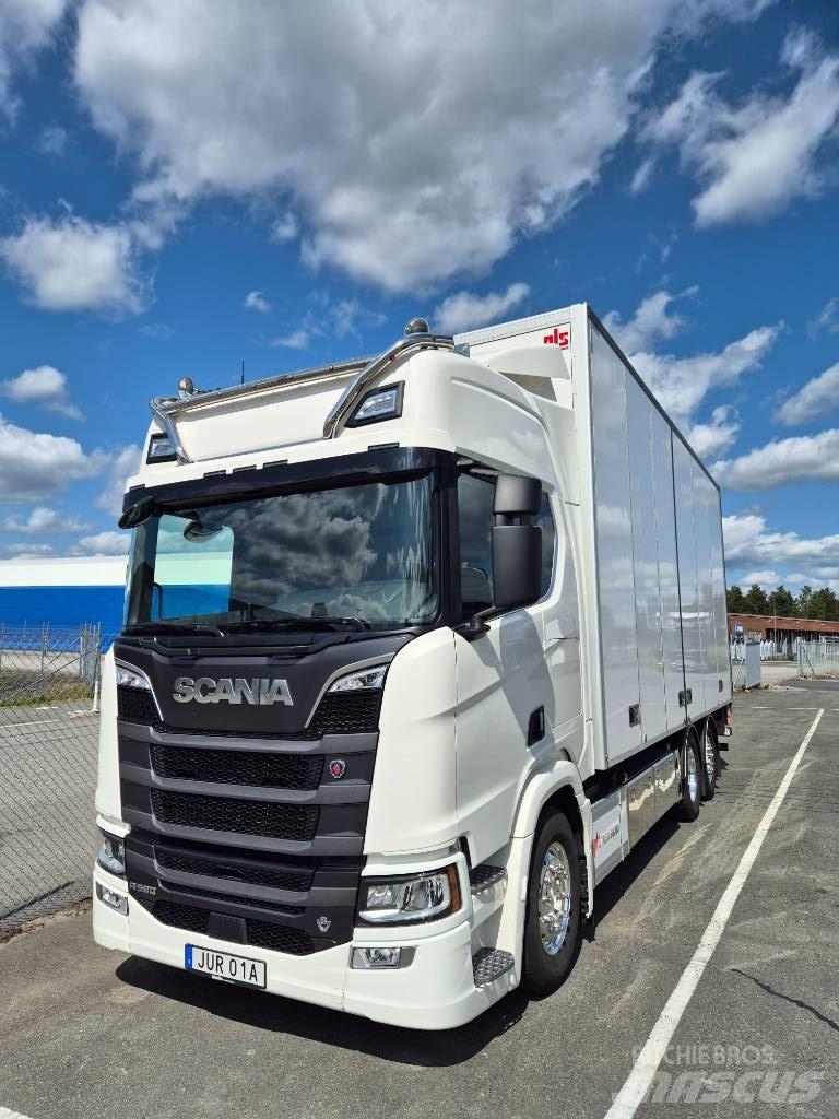 Scania R 590 Skříňová nástavba